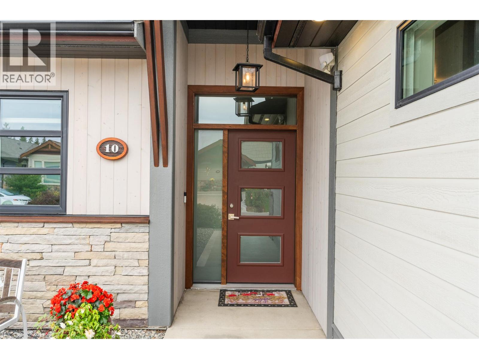 2444 York Avenue Unit# 10, Armstrong