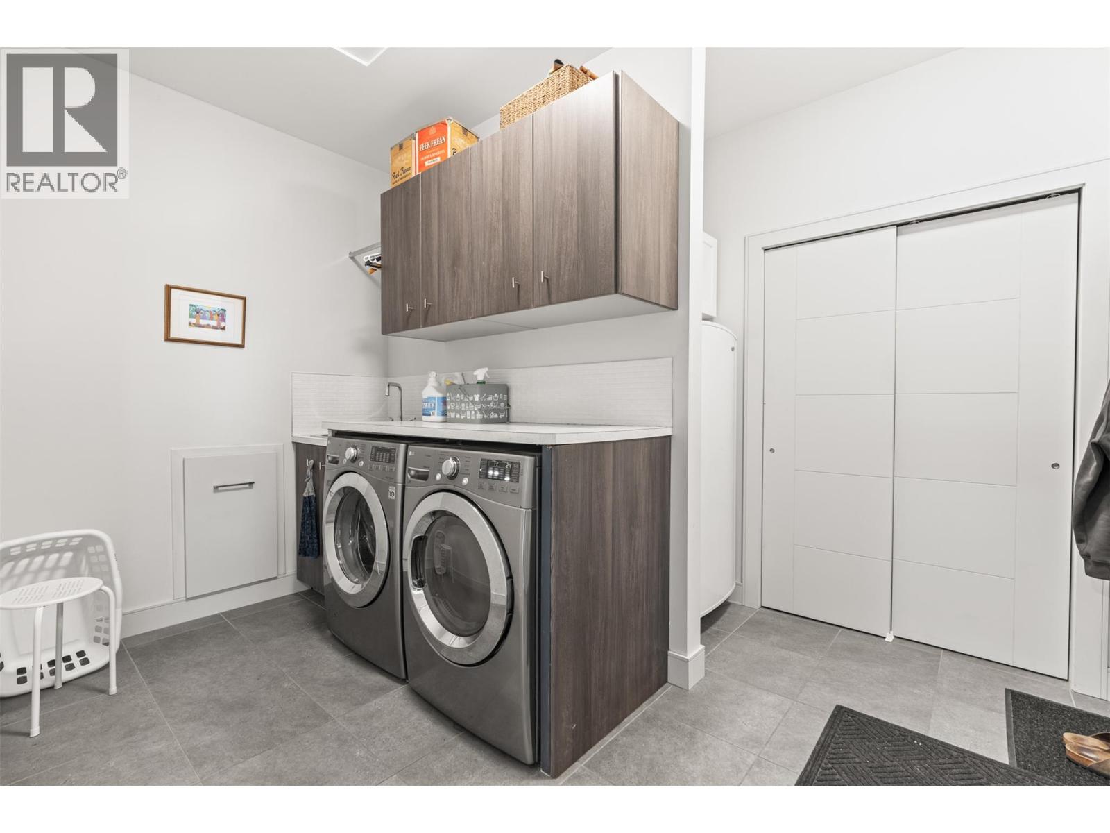 2444 York Avenue Unit# 10, Armstrong