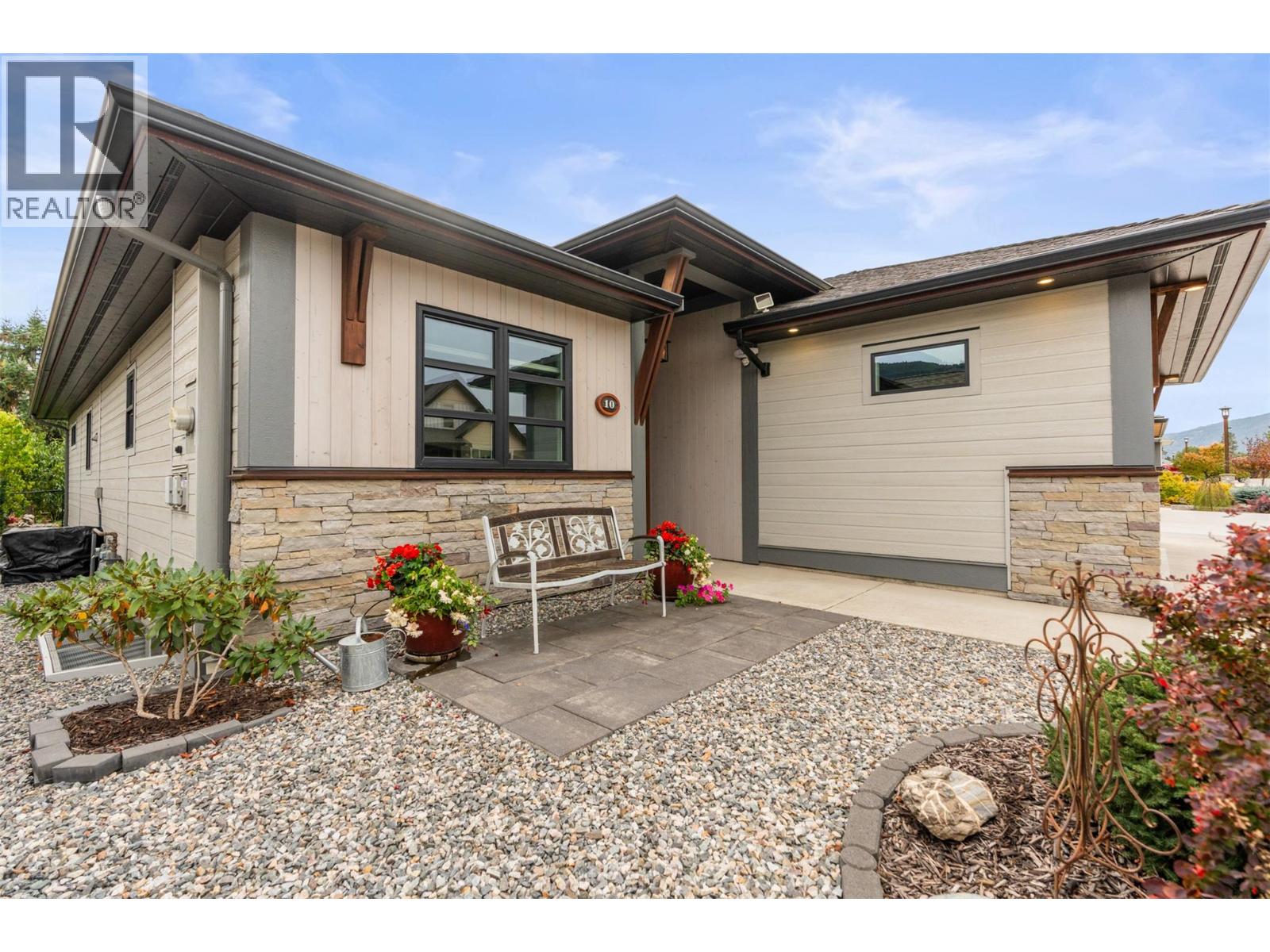 2444 York Avenue Unit# 10, Armstrong