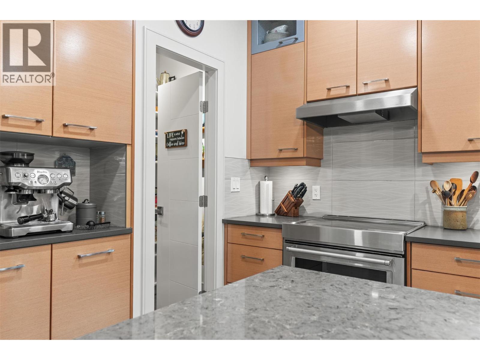 2444 York Avenue Unit# 10, Armstrong