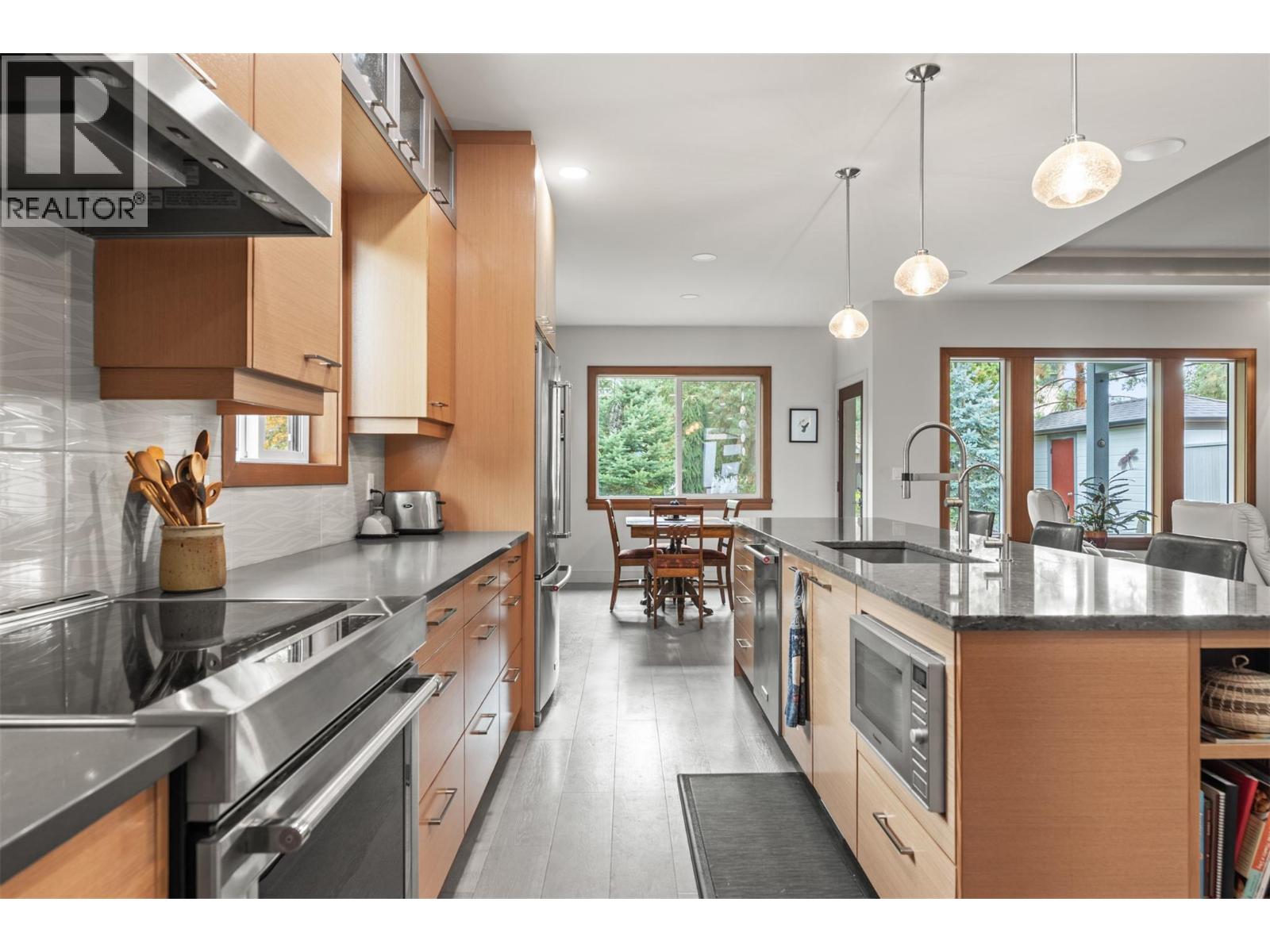 2444 York Avenue Unit# 10, Armstrong