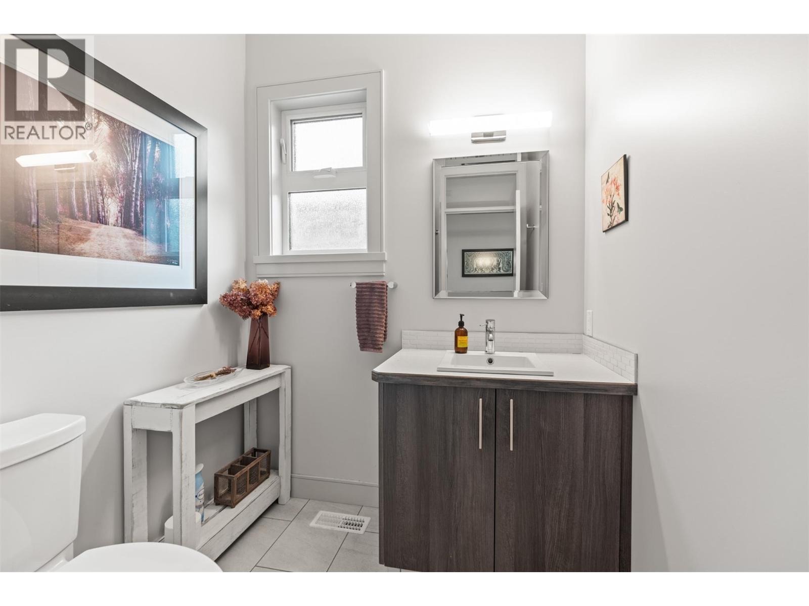 2444 York Avenue Unit# 10, Armstrong