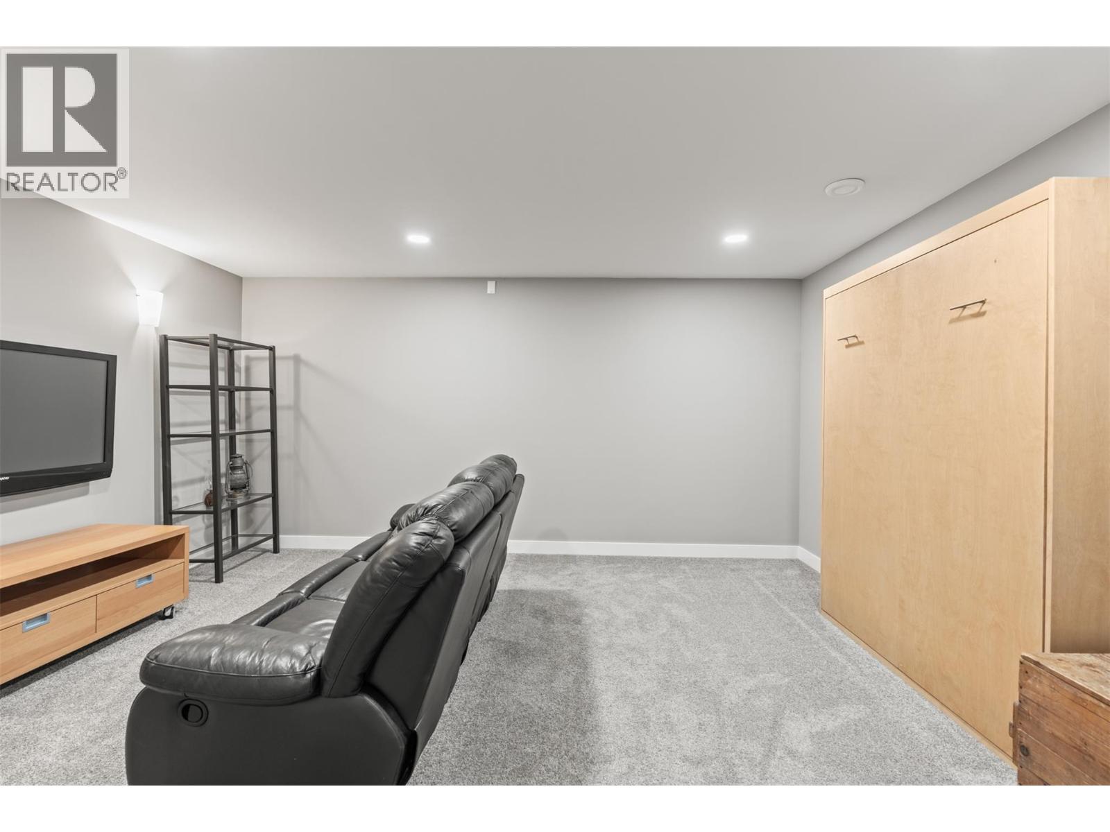 2444 York Avenue Unit# 10, Armstrong