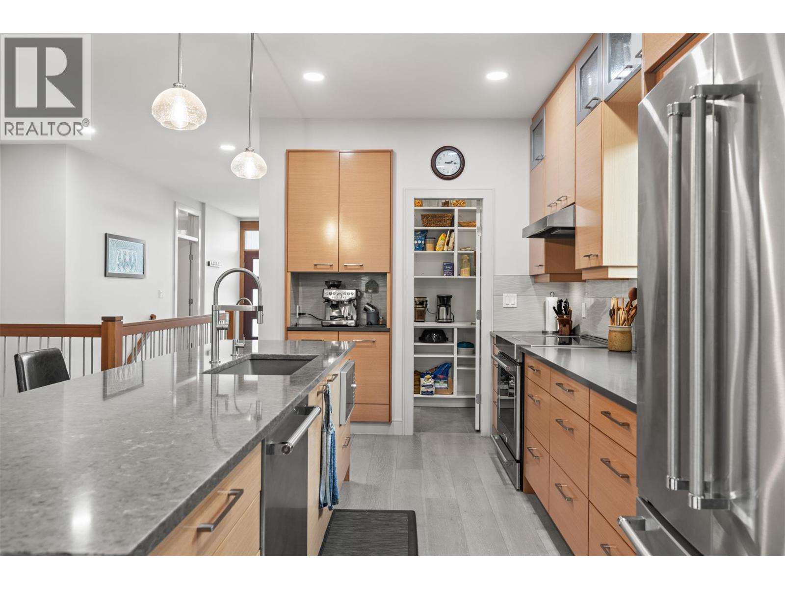 2444 York Avenue Unit# 10, Armstrong