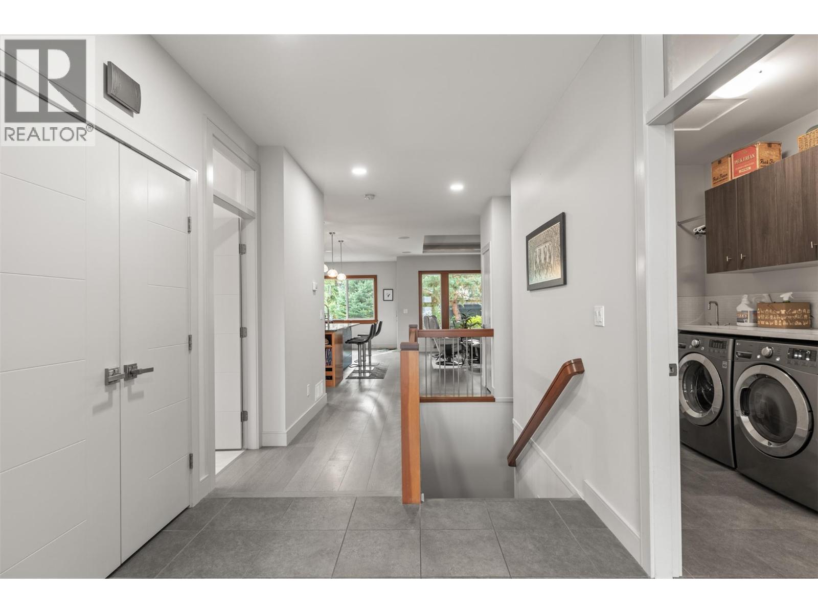 2444 York Avenue Unit# 10, Armstrong