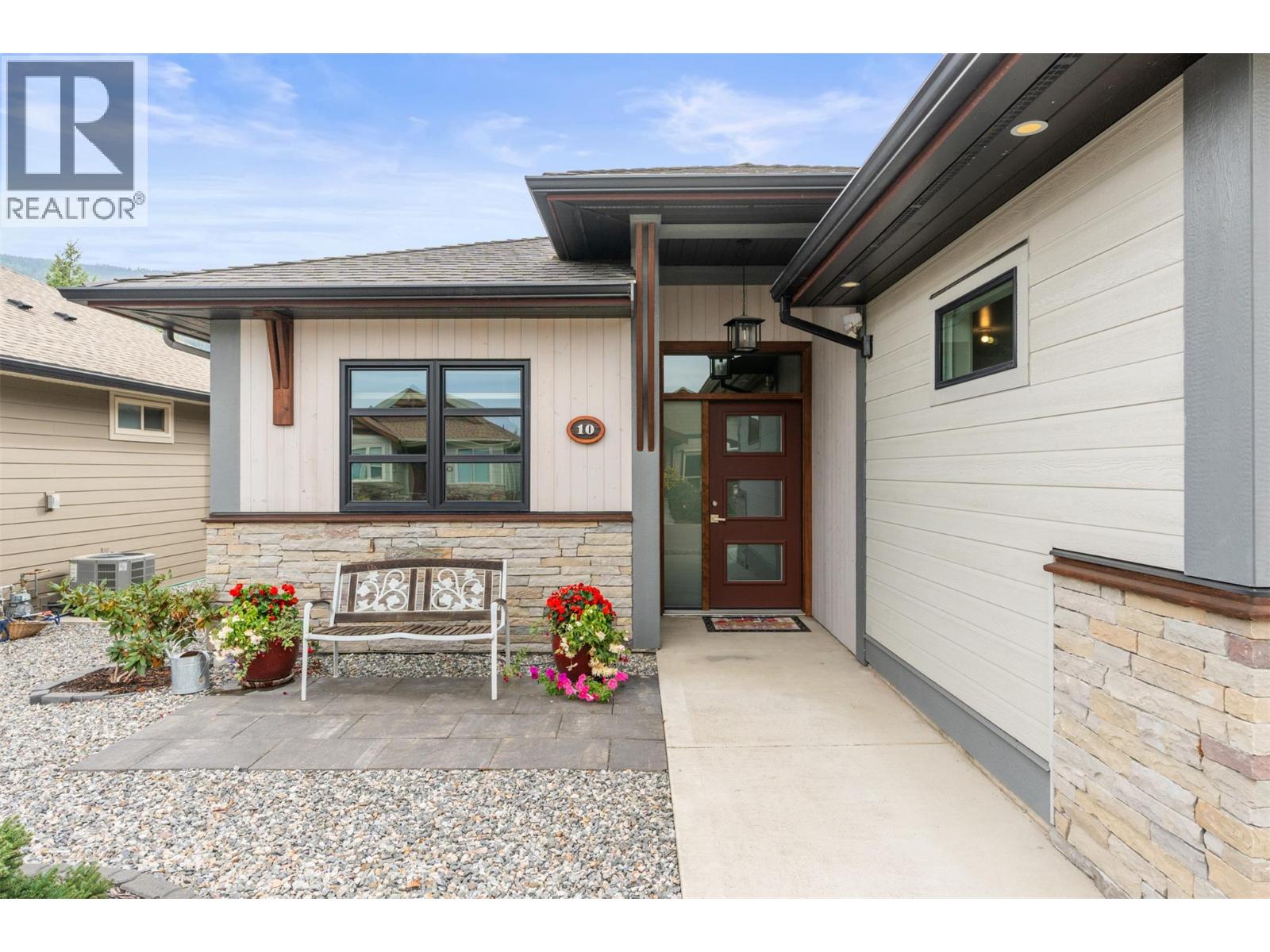 2444 York Avenue Unit# 10, Armstrong