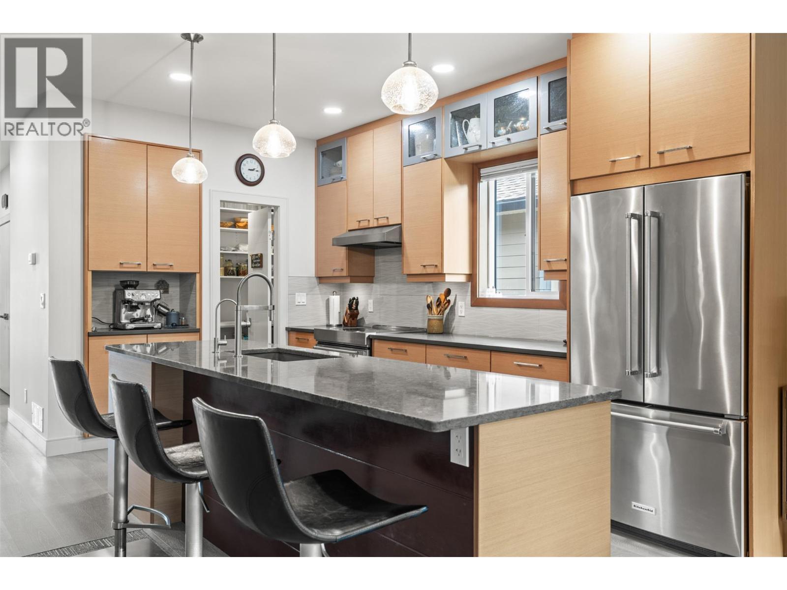 2444 York Avenue Unit# 10, Armstrong