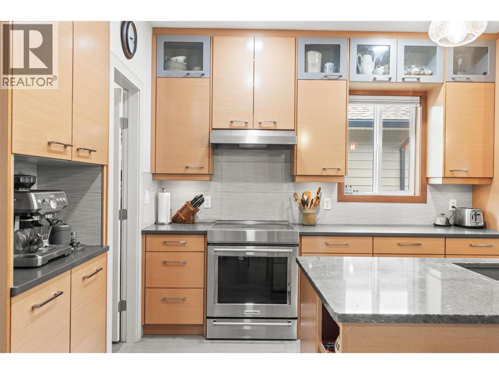 2444 York Avenue Unit# 10, Armstrong