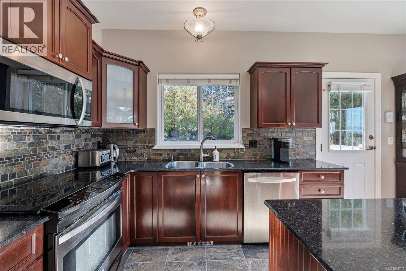  3556 Sun Hill, Langford