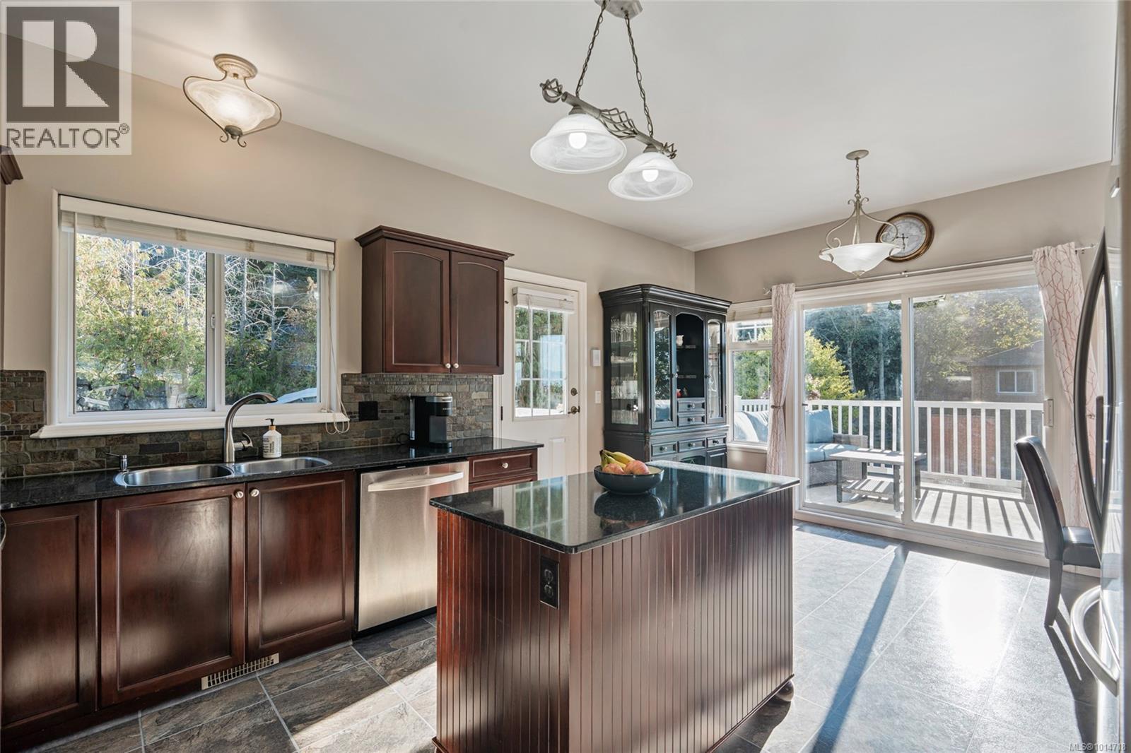  3556 Sun Hill, Langford