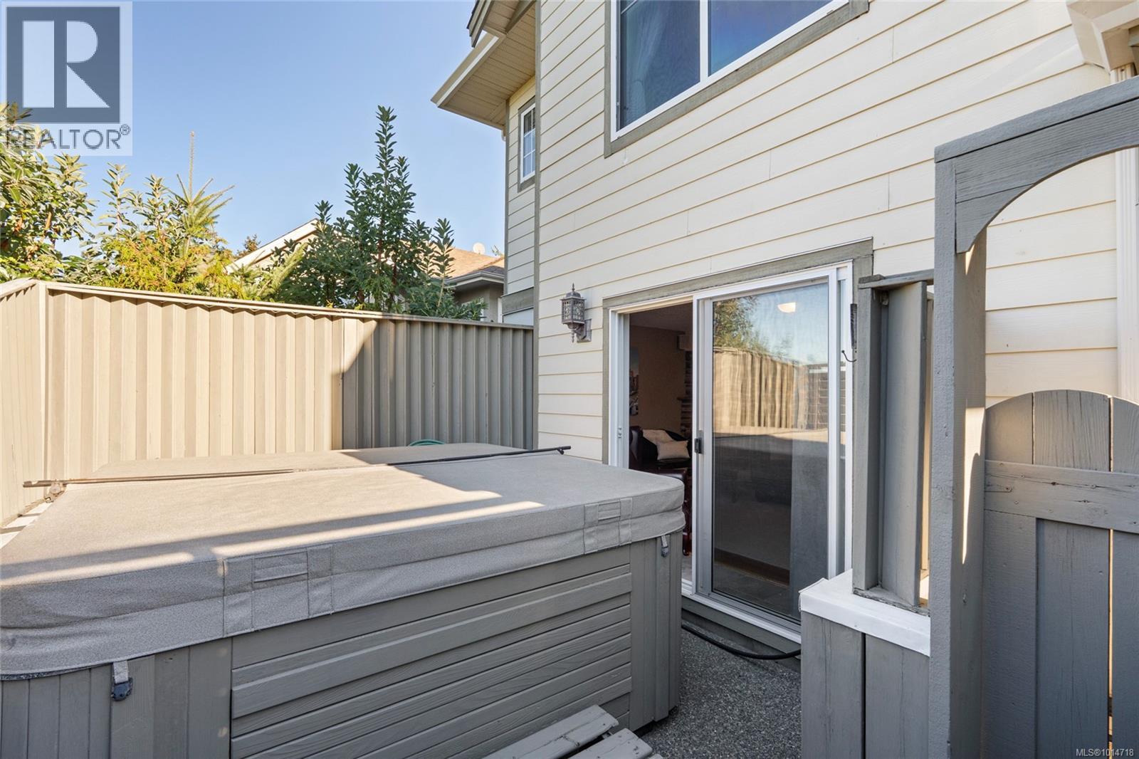  3556 Sun Hill, Langford