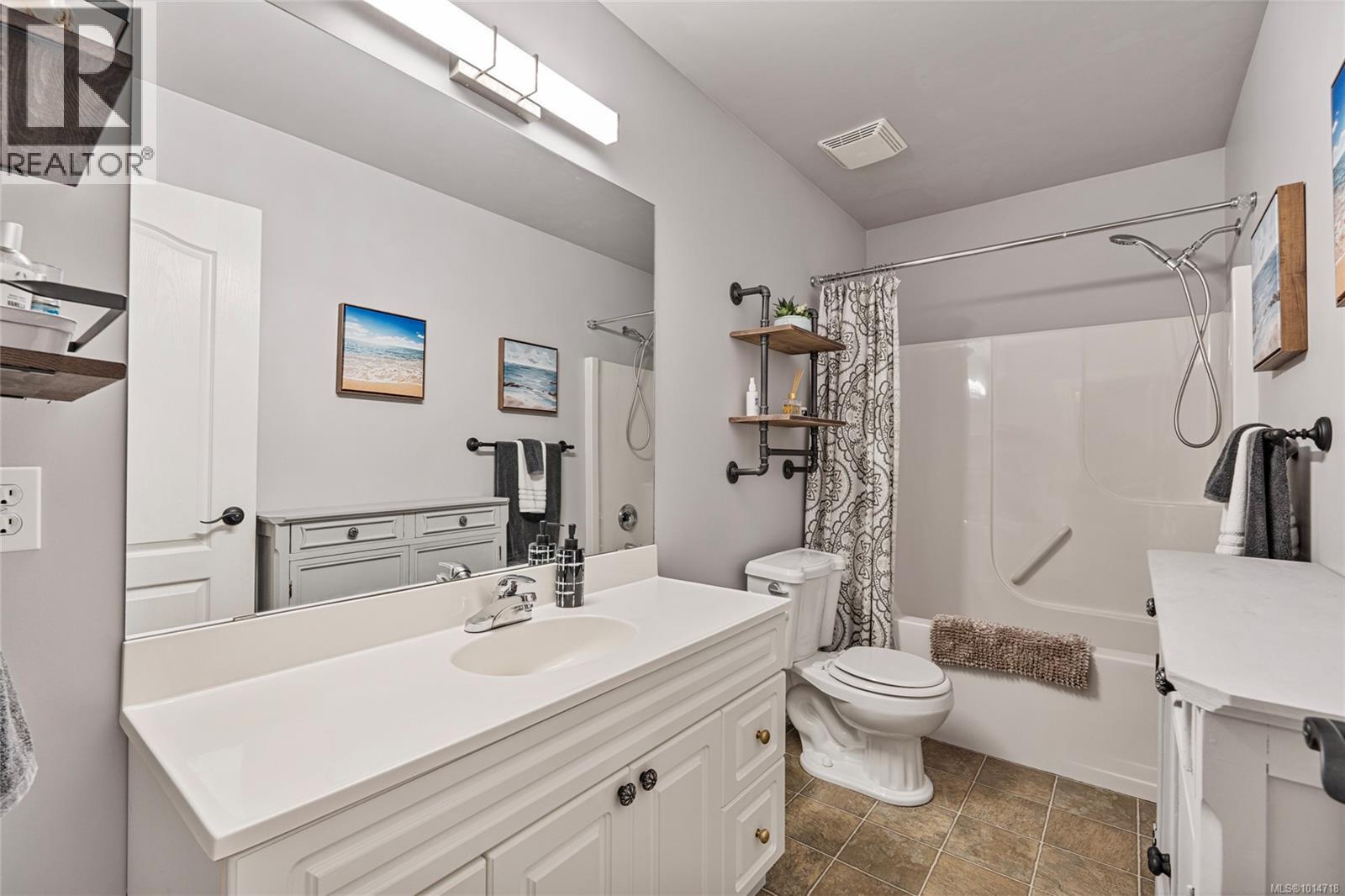  3556 Sun Hill, Langford