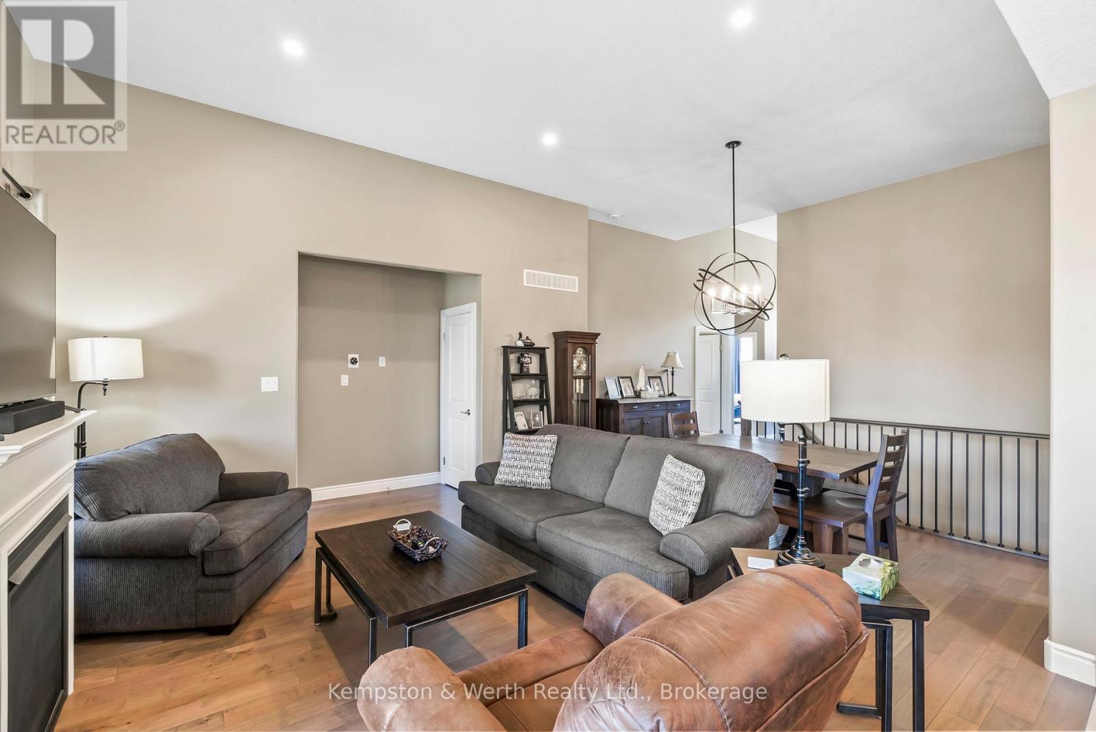 86 FORBES CRESCENT - 16