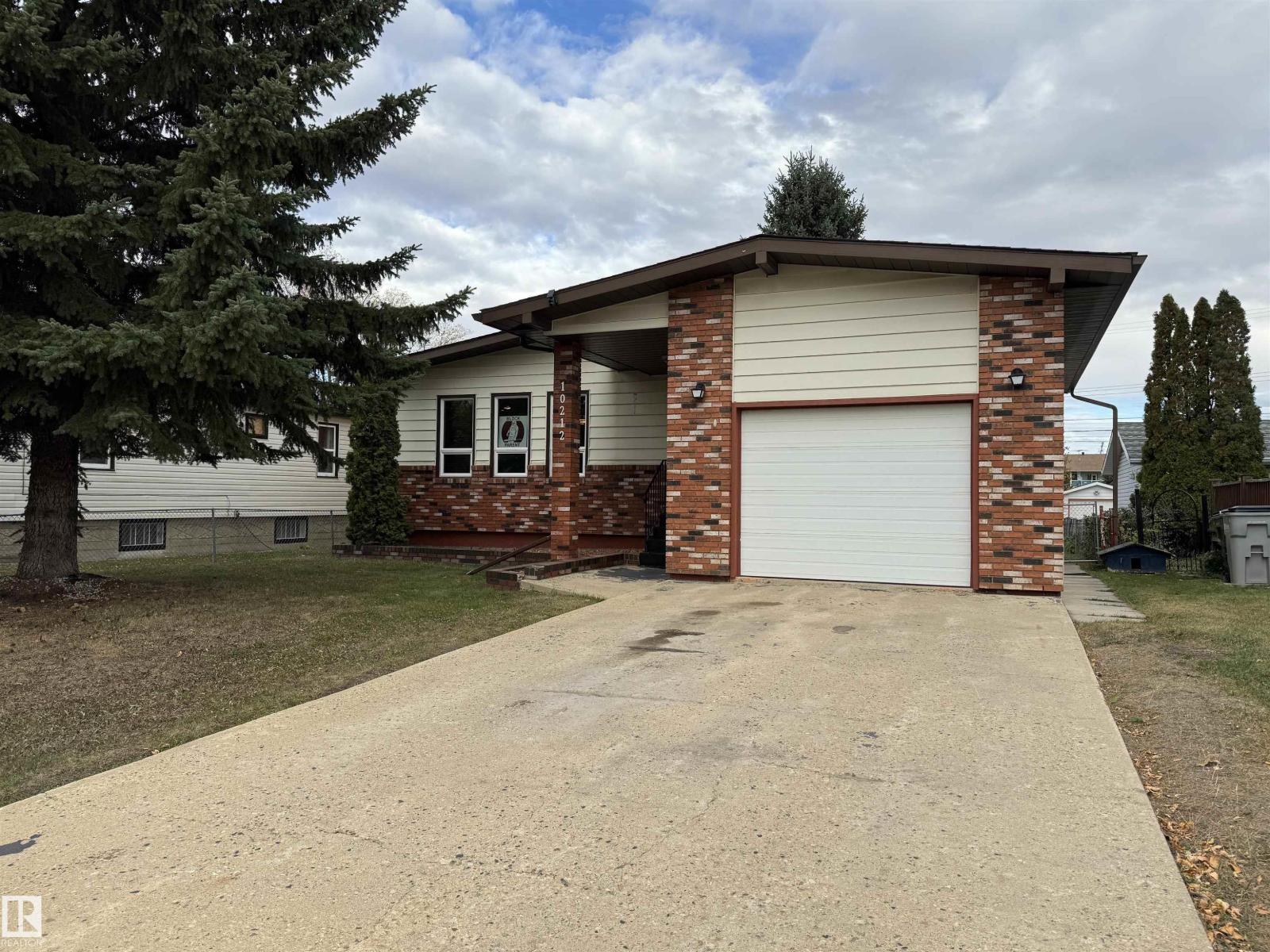 10212 105 ST - Photo 2 of 57, Westlock, Alberta