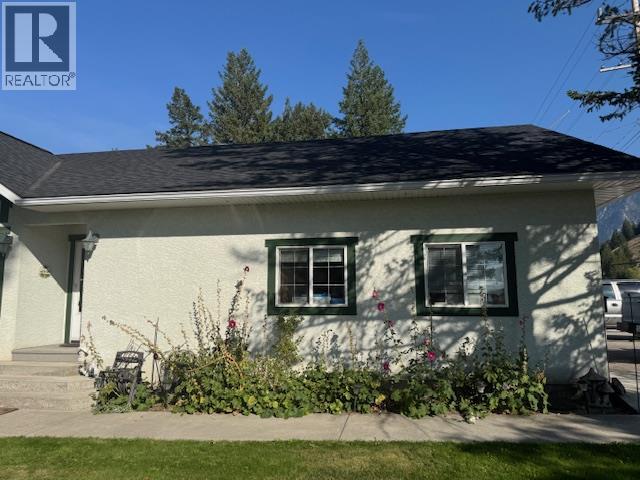 7369 Prospector Avenue, Radium Hot Springs - Exteriors - Photo 17