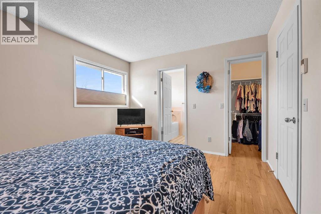 Single Family House for Sale in  Millbank Drive SW Millrise Calgary 