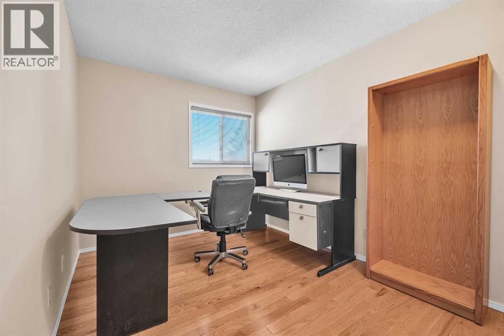 Single Family House for Sale in  Millbank Drive SW Millrise Calgary 