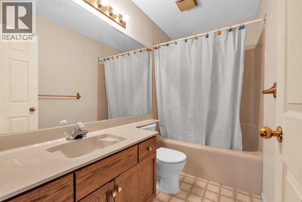 Single Family House for Sale in  Millbank Drive SW Millrise Calgary 