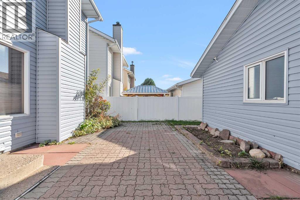 Single Family House for Sale in  Millbank Drive SW Millrise Calgary 