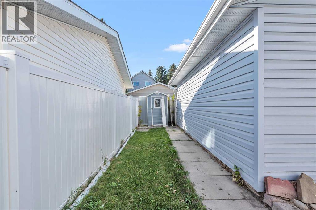 Single Family House for Sale in  Millbank Drive SW Millrise Calgary 