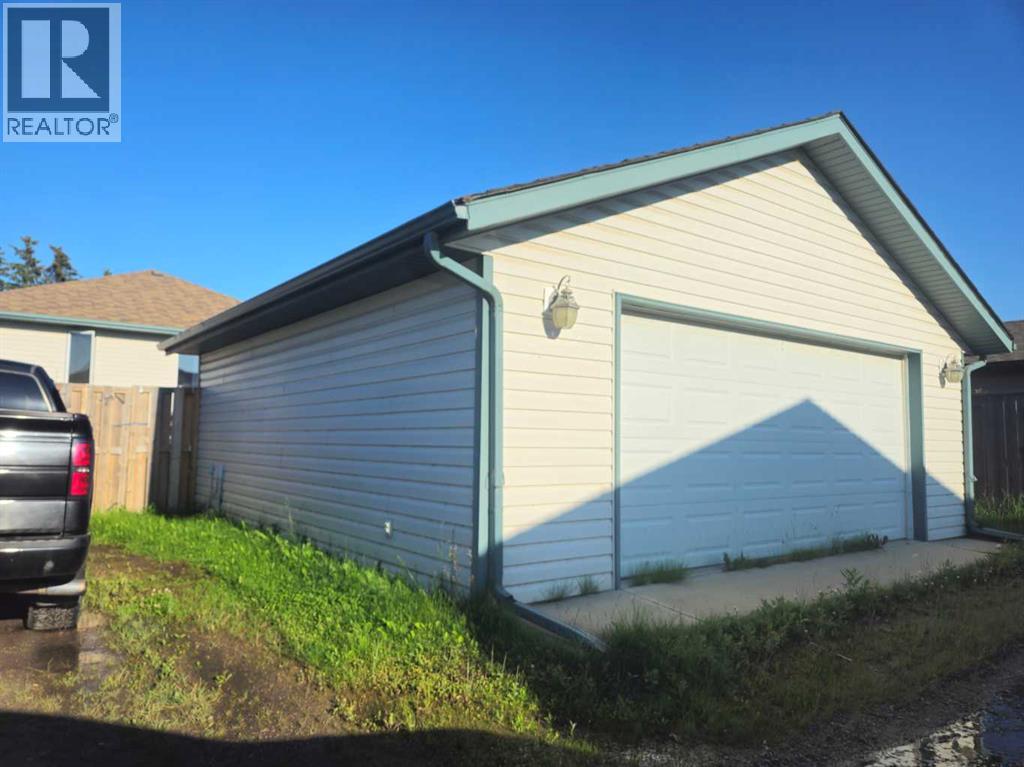 114 Robinson Avenue, Penhold