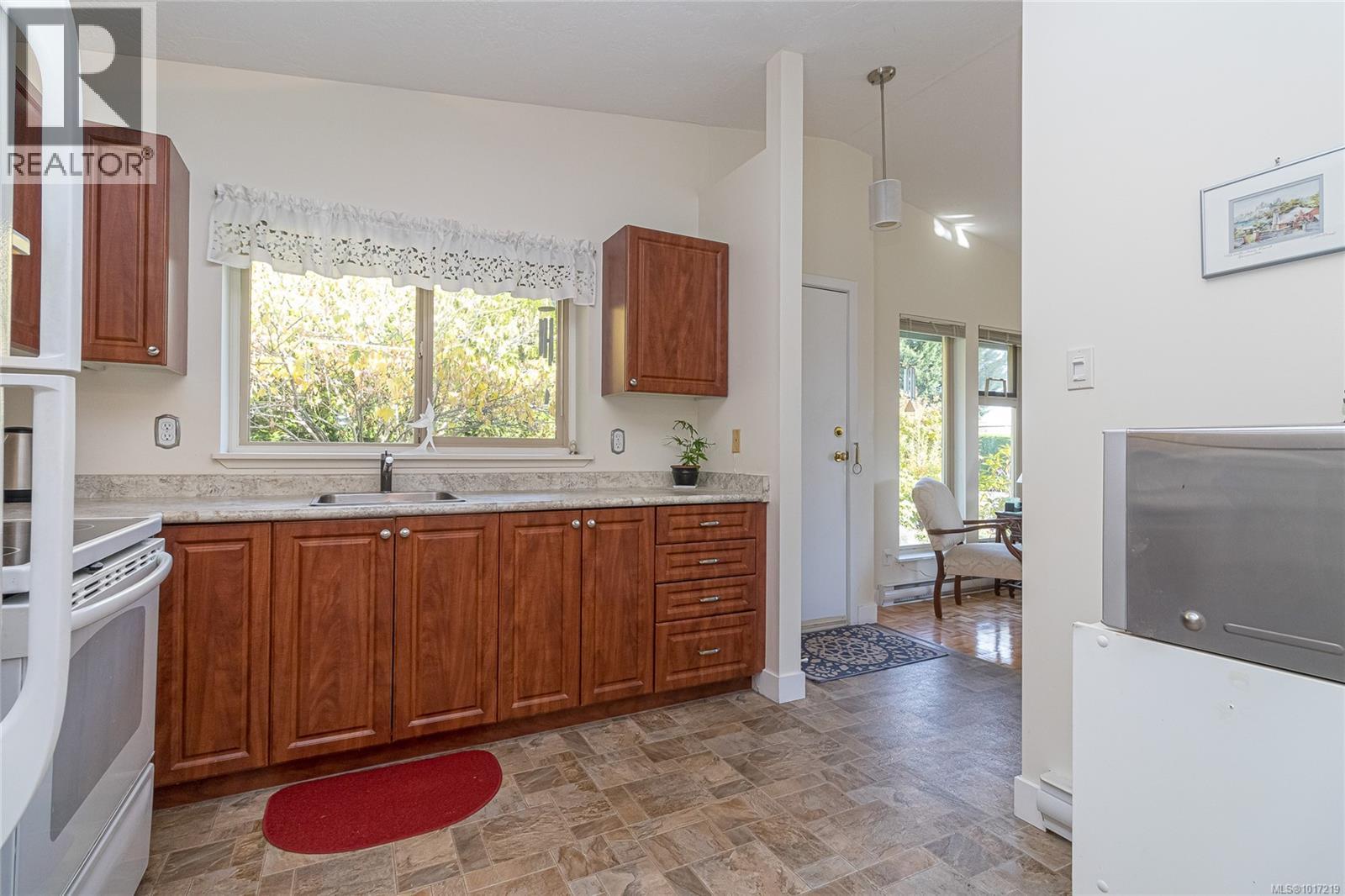 13 4140 Interurban Road, Saanich