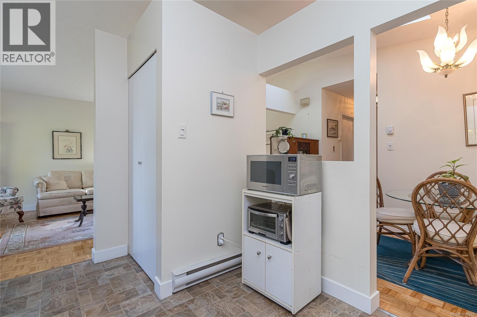 13 4140 Interurban Road, Saanich