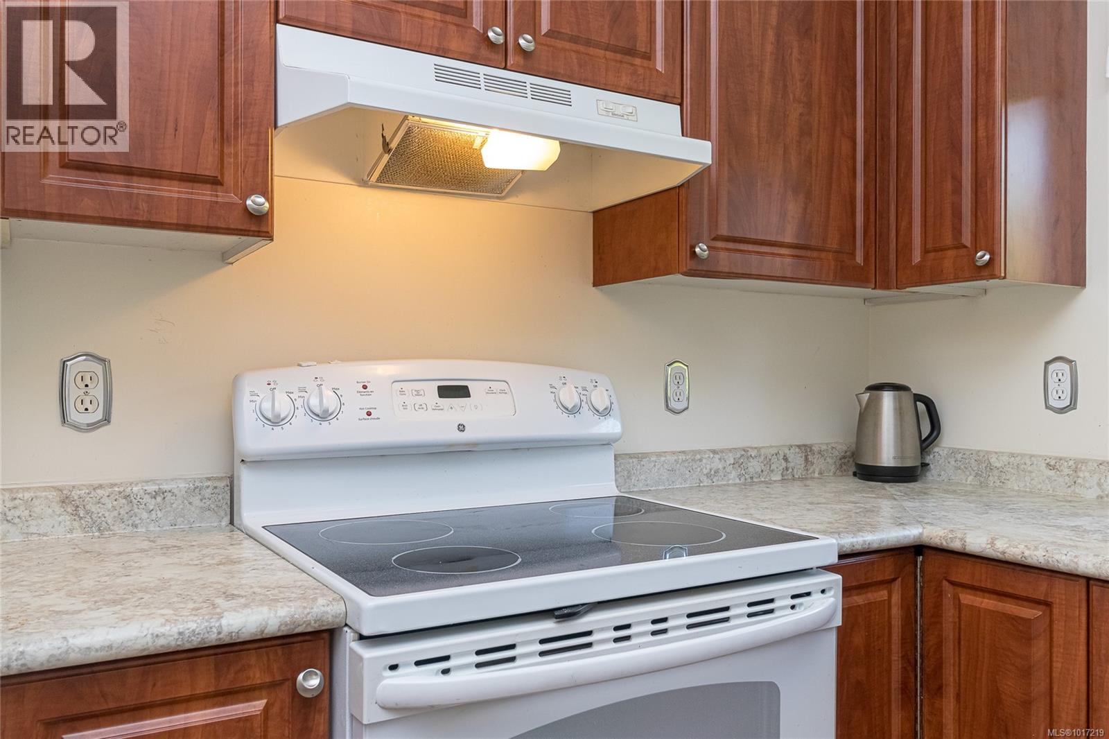 13 4140 Interurban Road, Saanich