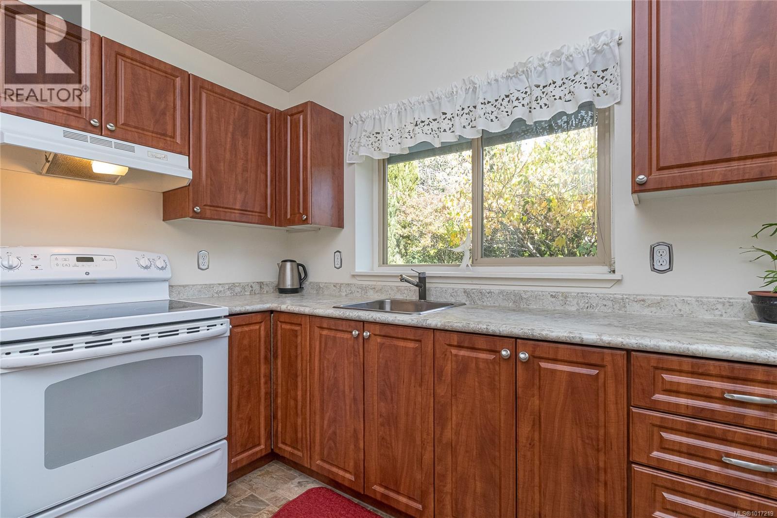 13 4140 Interurban Road, Saanich