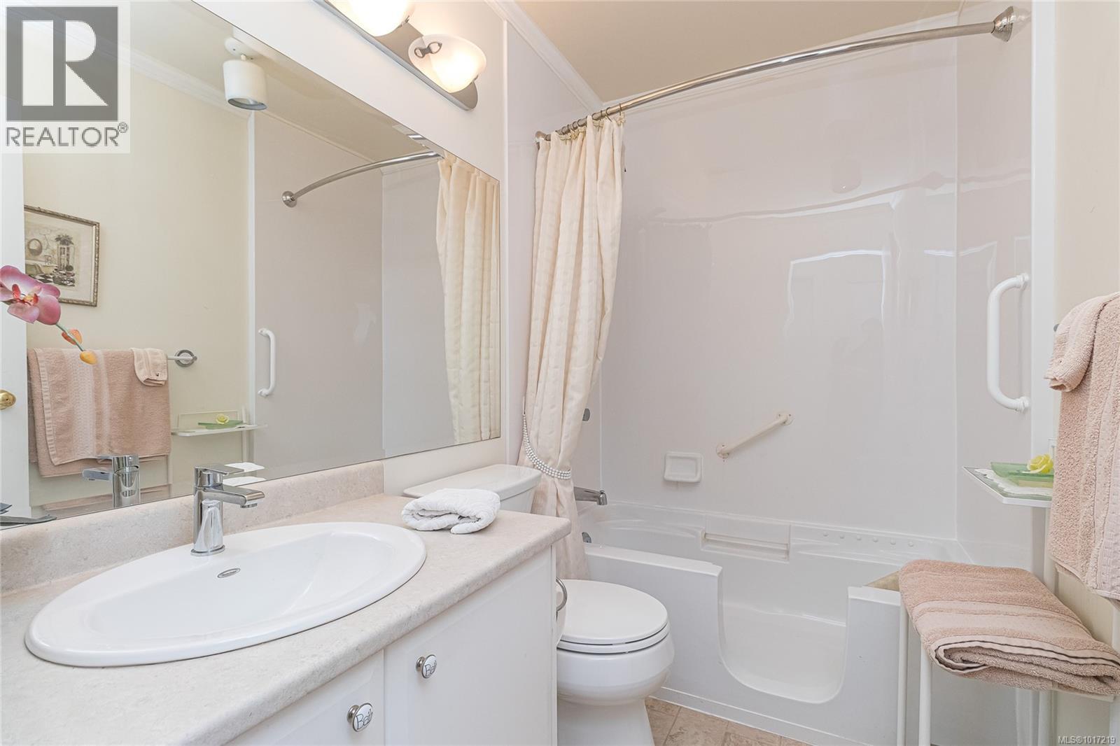 13 4140 Interurban Road, Saanich