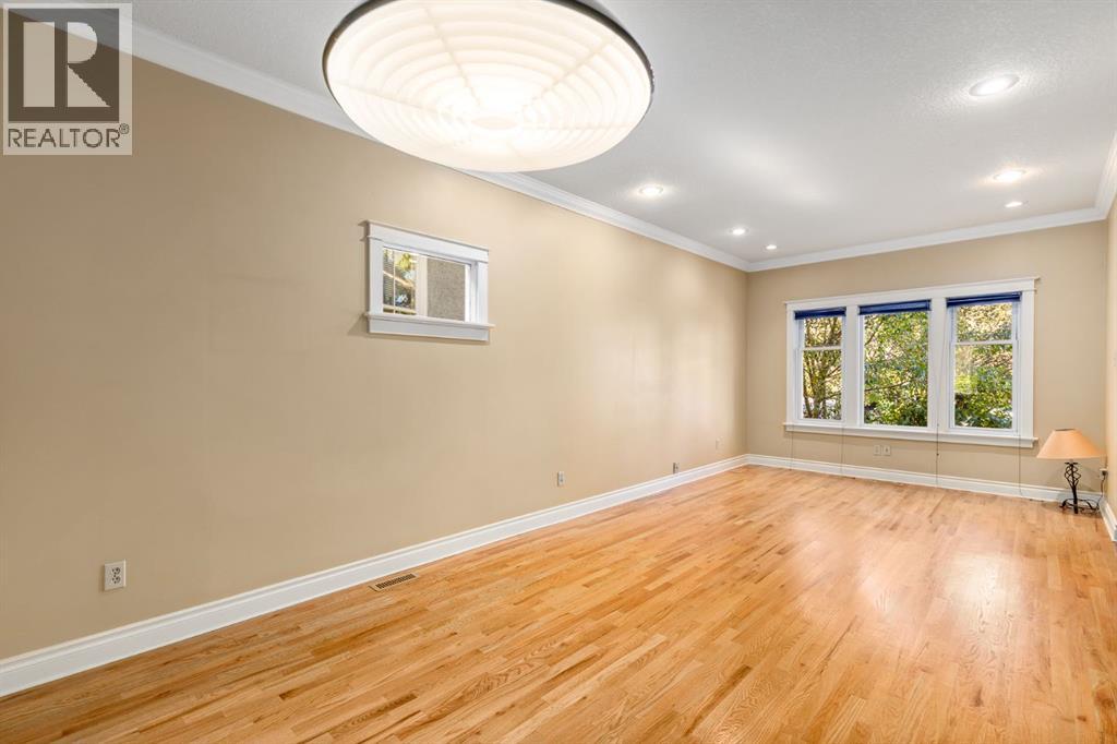 Single Family House for Sale in   Avenue NW Sunnyside Calgary 