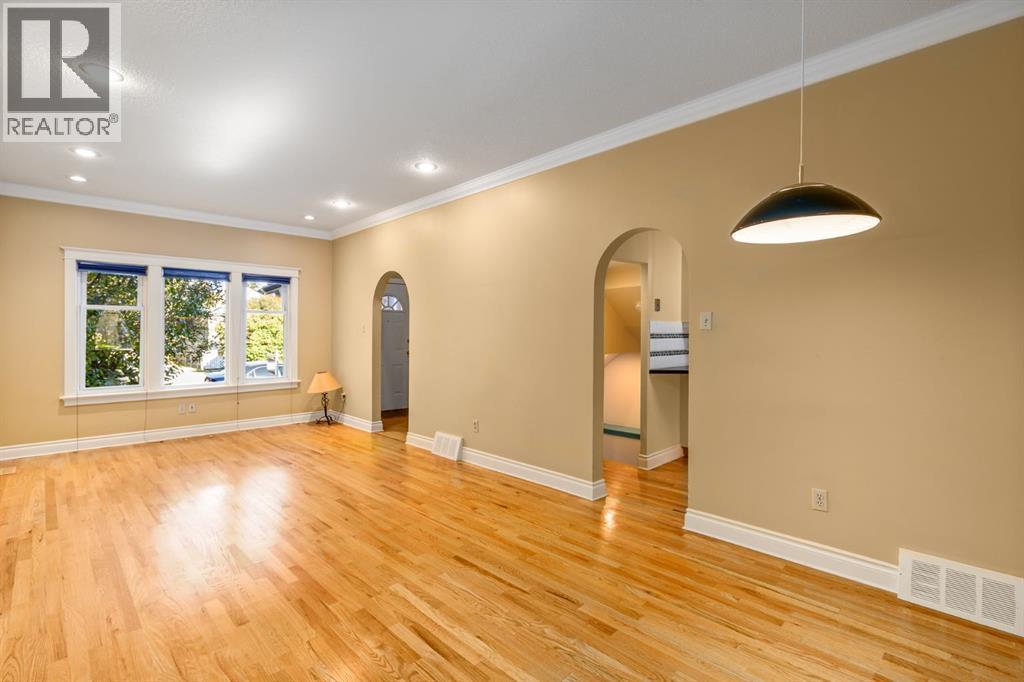 Single Family House for Sale in   Avenue NW Sunnyside Calgary 