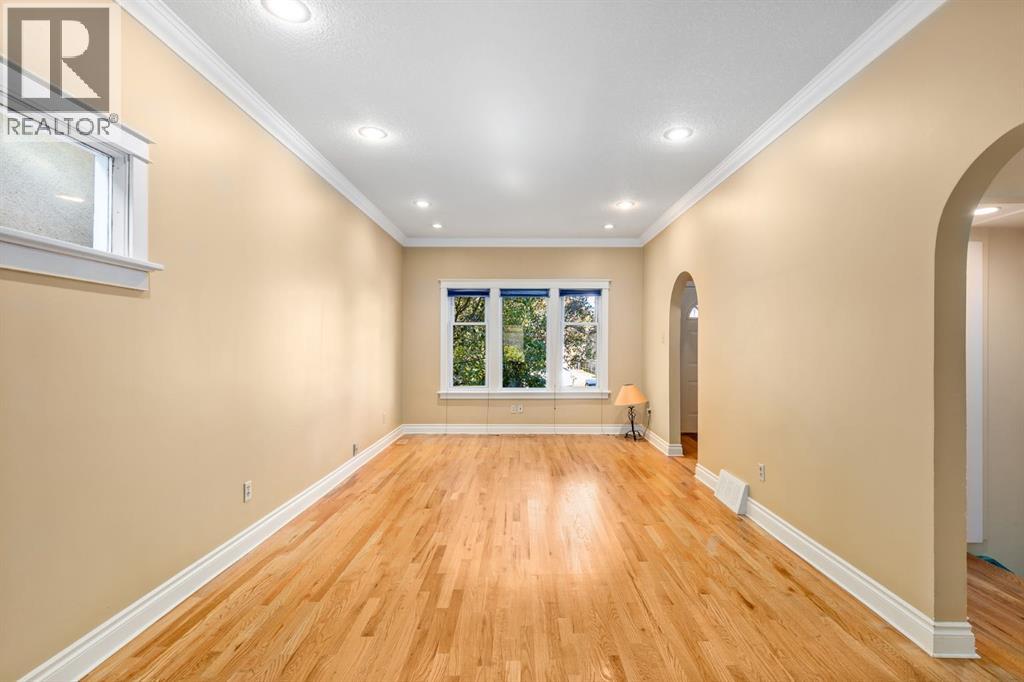 Single Family House for Sale in   Avenue NW Sunnyside Calgary 