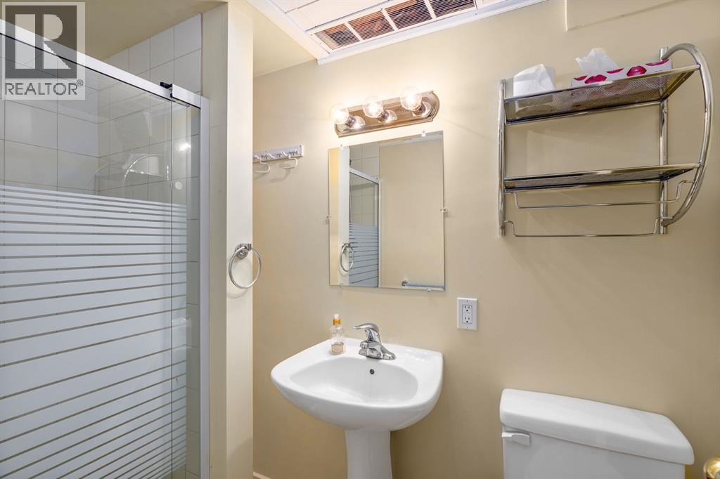 Single Family House for Sale in   Avenue NW Sunnyside Calgary 