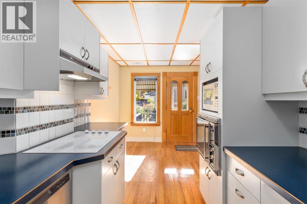 Single Family House for Sale in   Avenue NW Sunnyside Calgary 