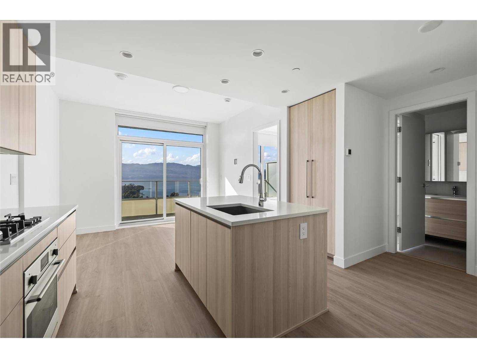 2705 1626 Water Street, Kelowna