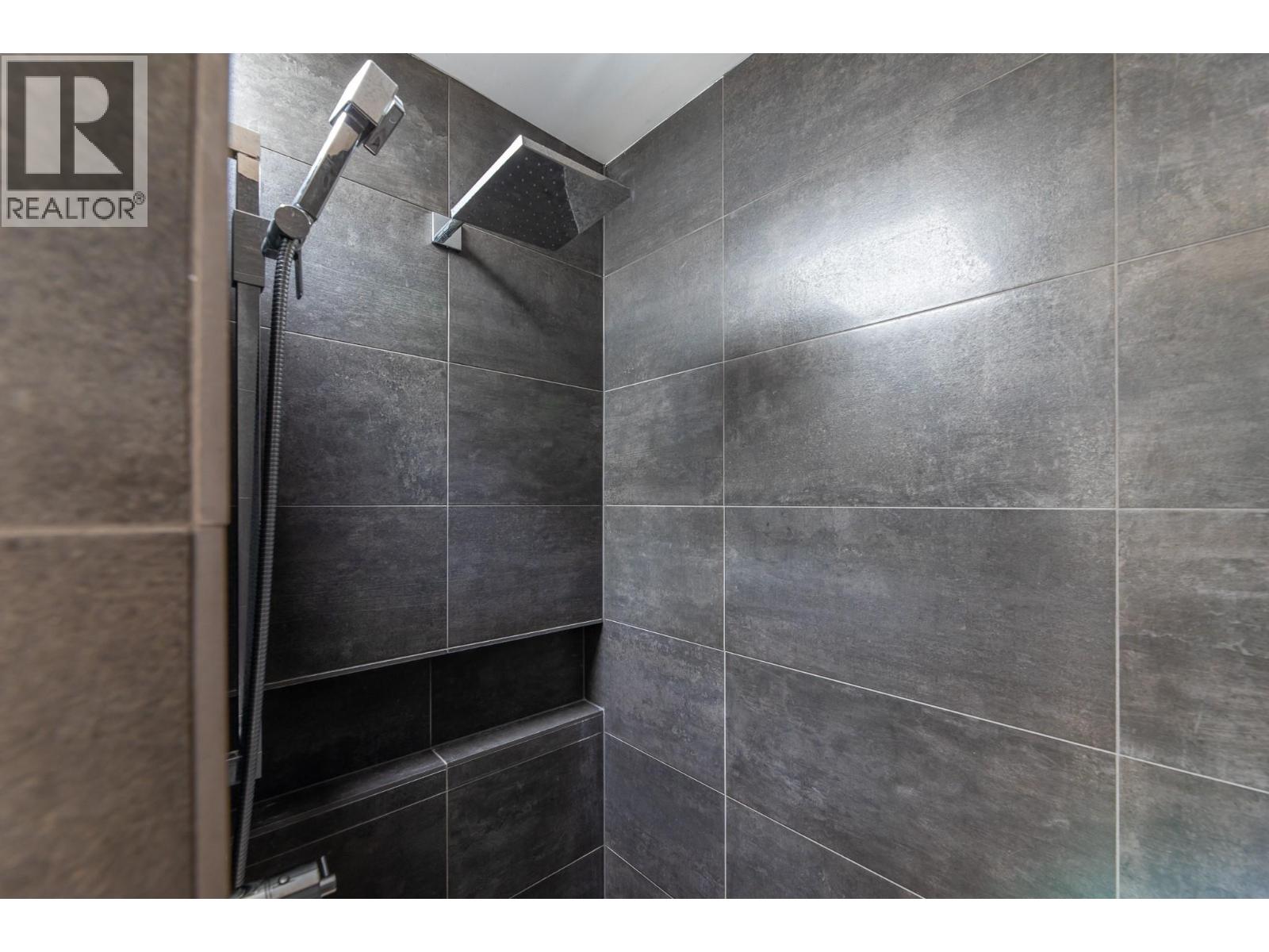 201 335 Churchill Avenue, Penticton