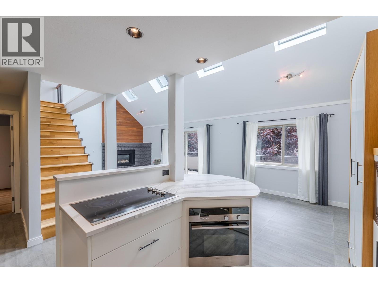 201 335 Churchill Avenue, Penticton