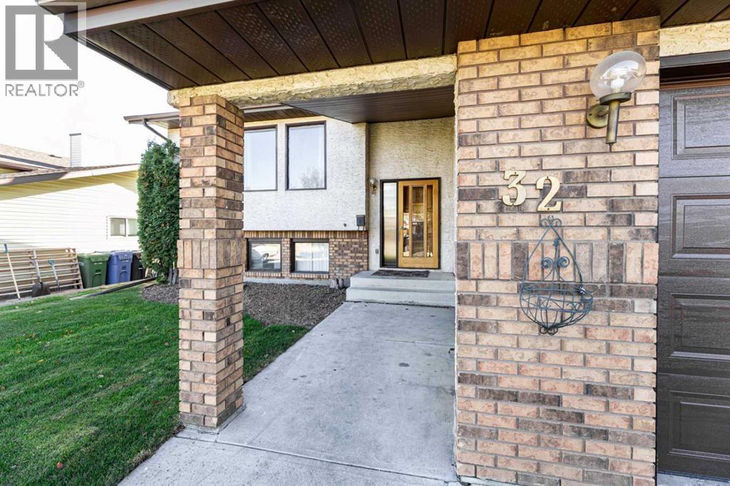 32 Huget Crescent, Red Deer