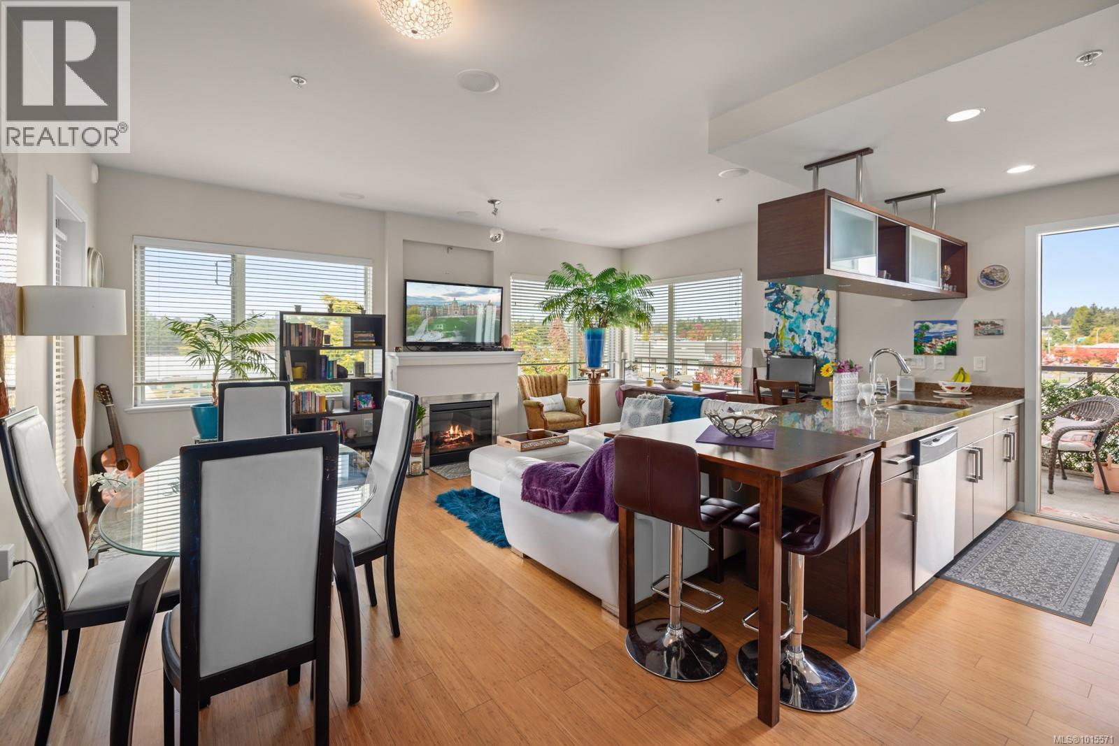310 4394 West Saanich Road, Saanich