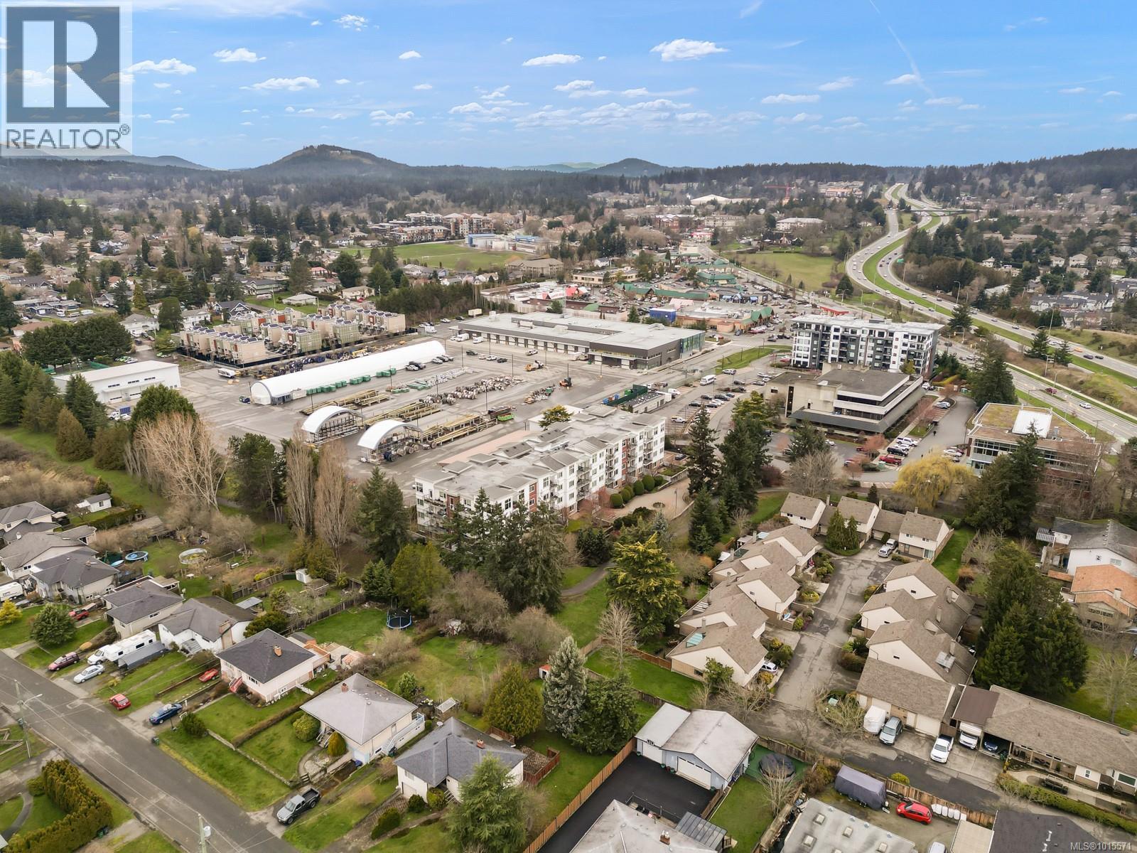 310 4394 West Saanich Road, Saanich