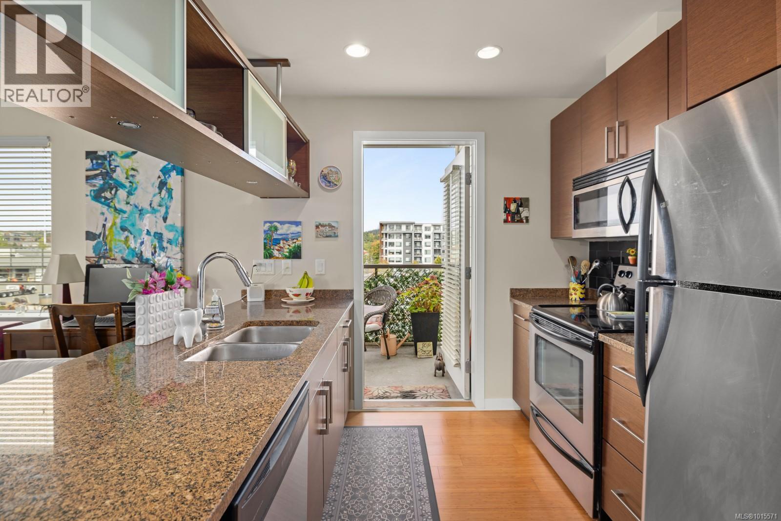310 4394 West Saanich Road, Saanich