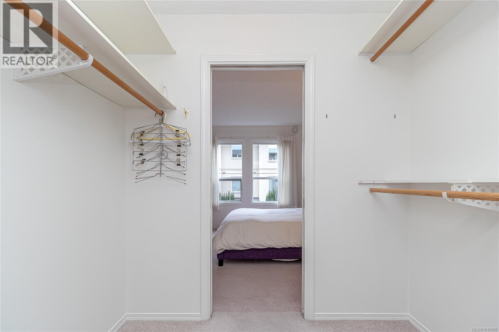 204 9945 Fifth Street, Sidney