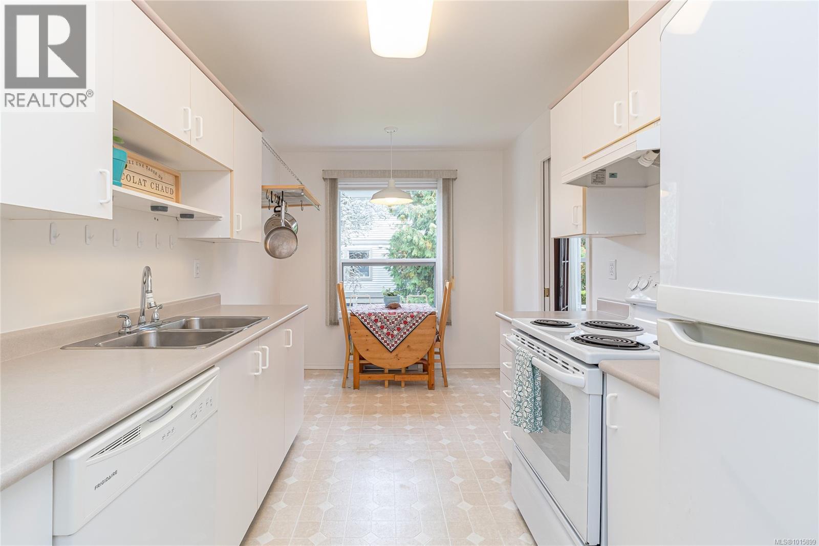204 9945 Fifth Street, Sidney