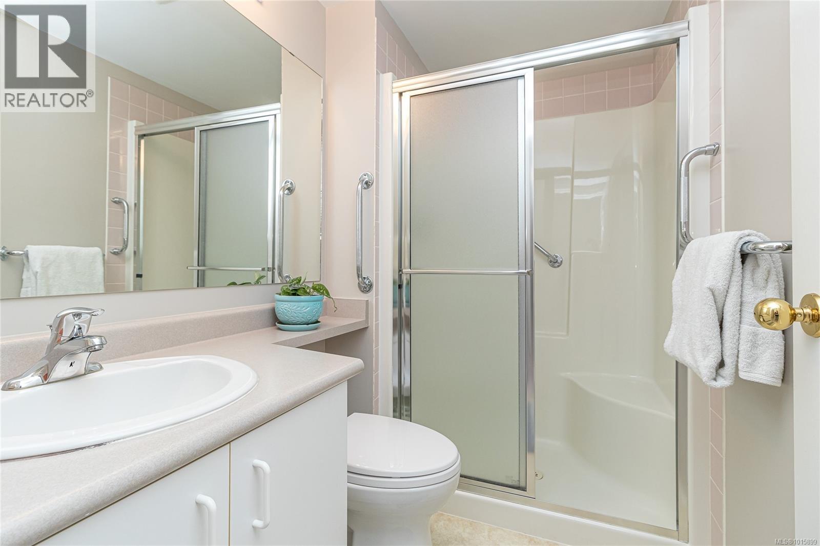 204 9945 Fifth Street, Sidney