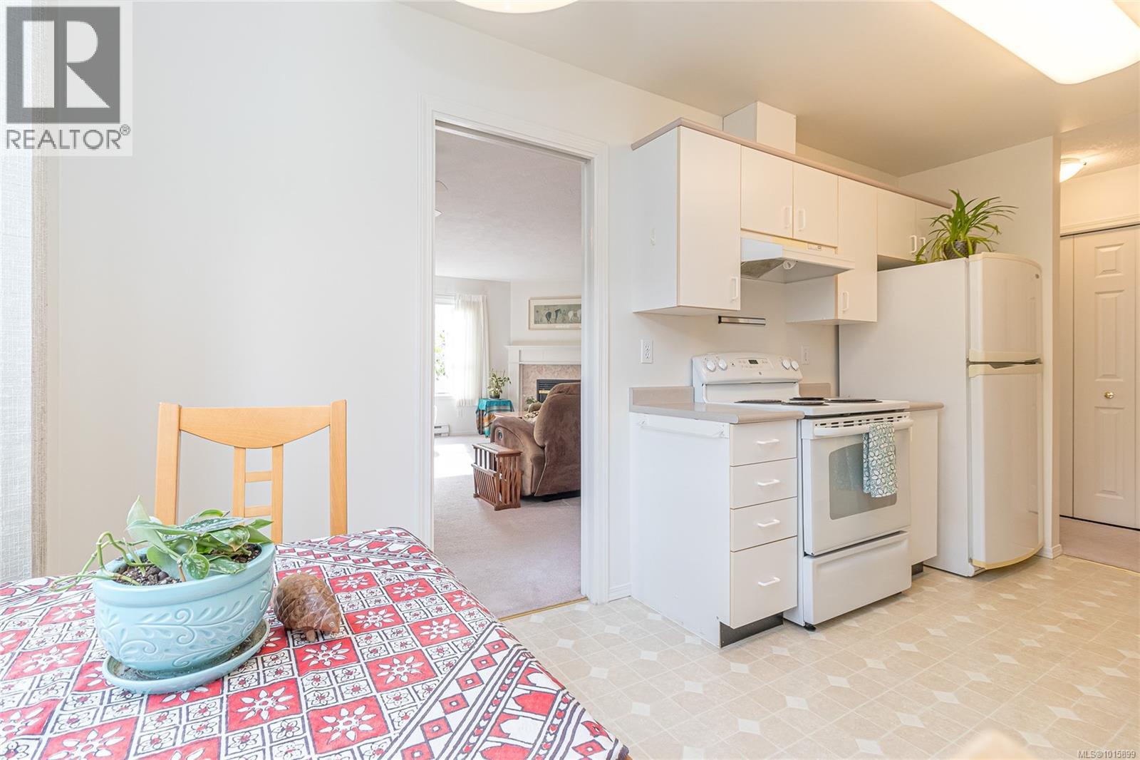 204 9945 Fifth Street, Sidney