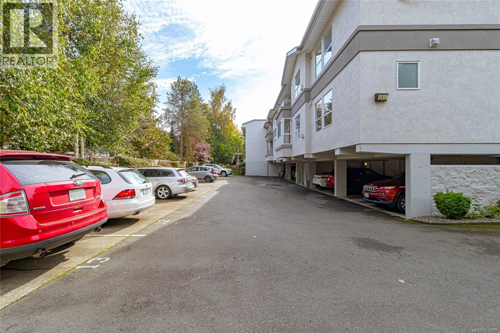 204 9945 Fifth Street, Sidney