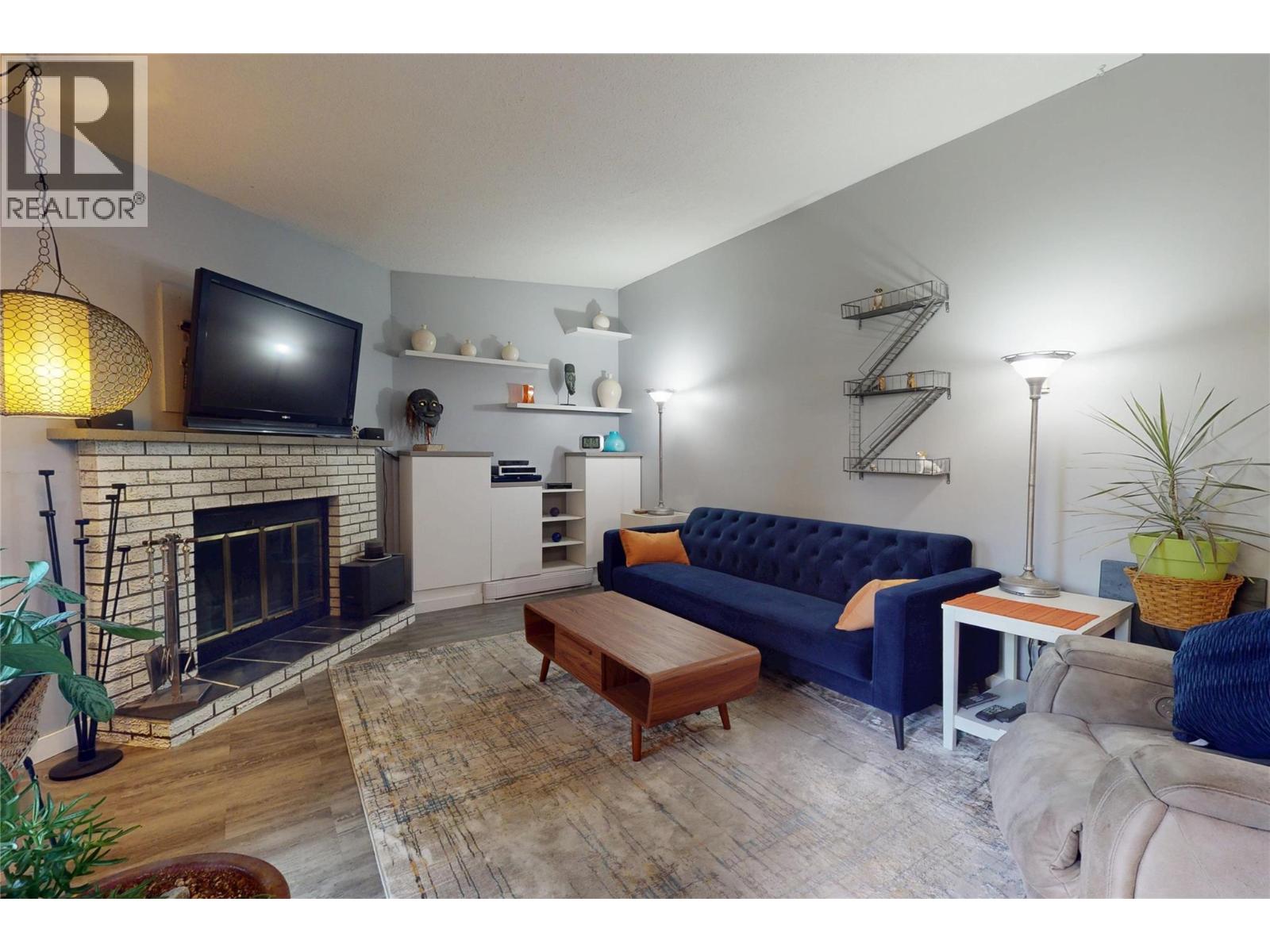 211 240 McIntosh Road, Kelowna