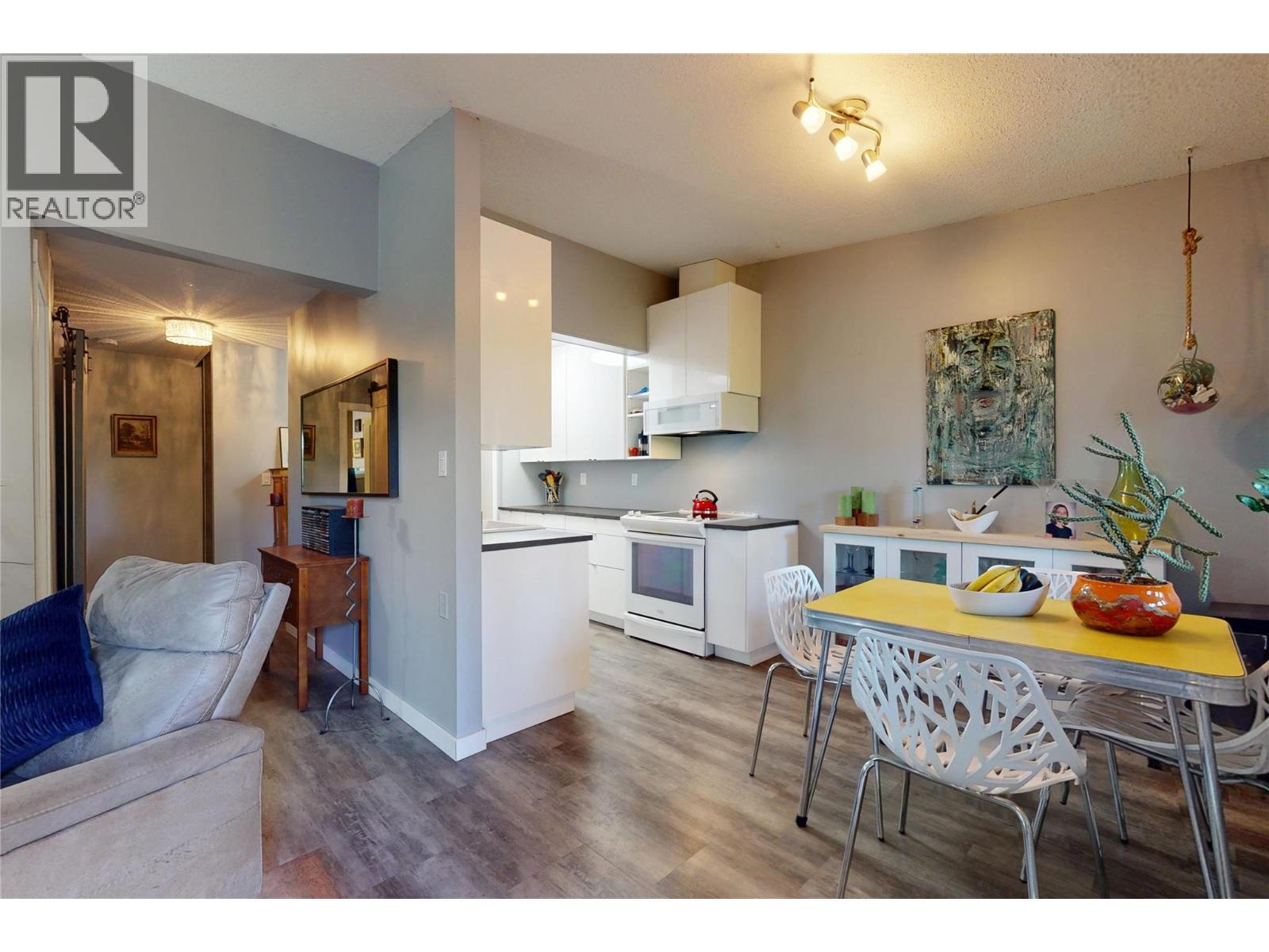 211 240 McIntosh Road, Kelowna