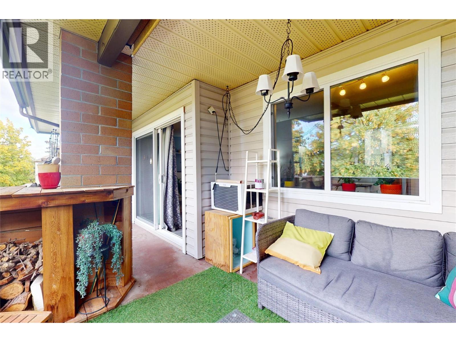 211 240 McIntosh Road, Kelowna